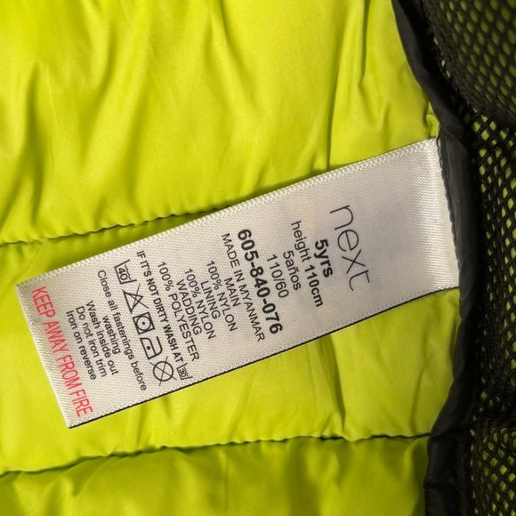 Black Quilted Hooded Puffer Jacket - Kids 5 Years - Picture 5 of 5